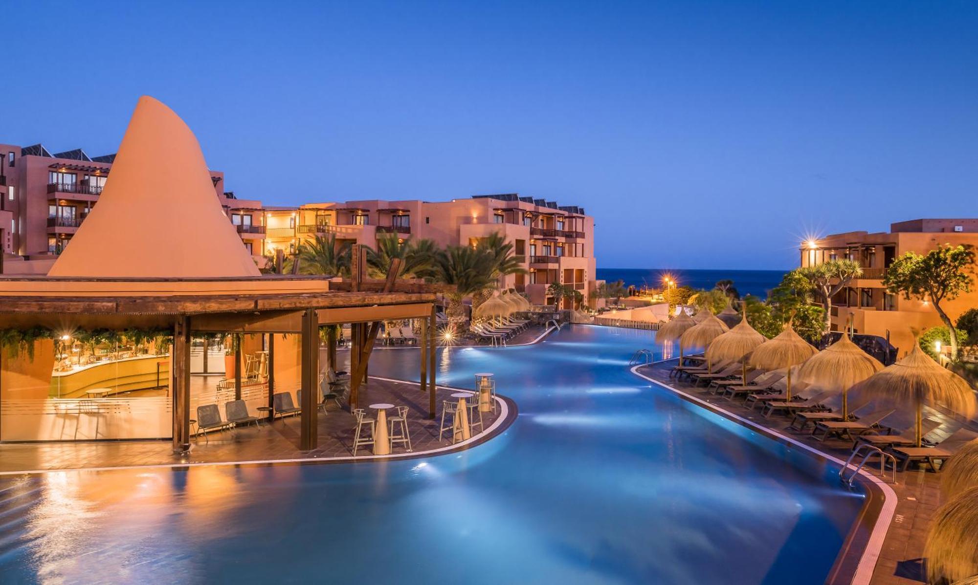Barcelo Tenerife Golf Del Sur Exterior photo The resort at night