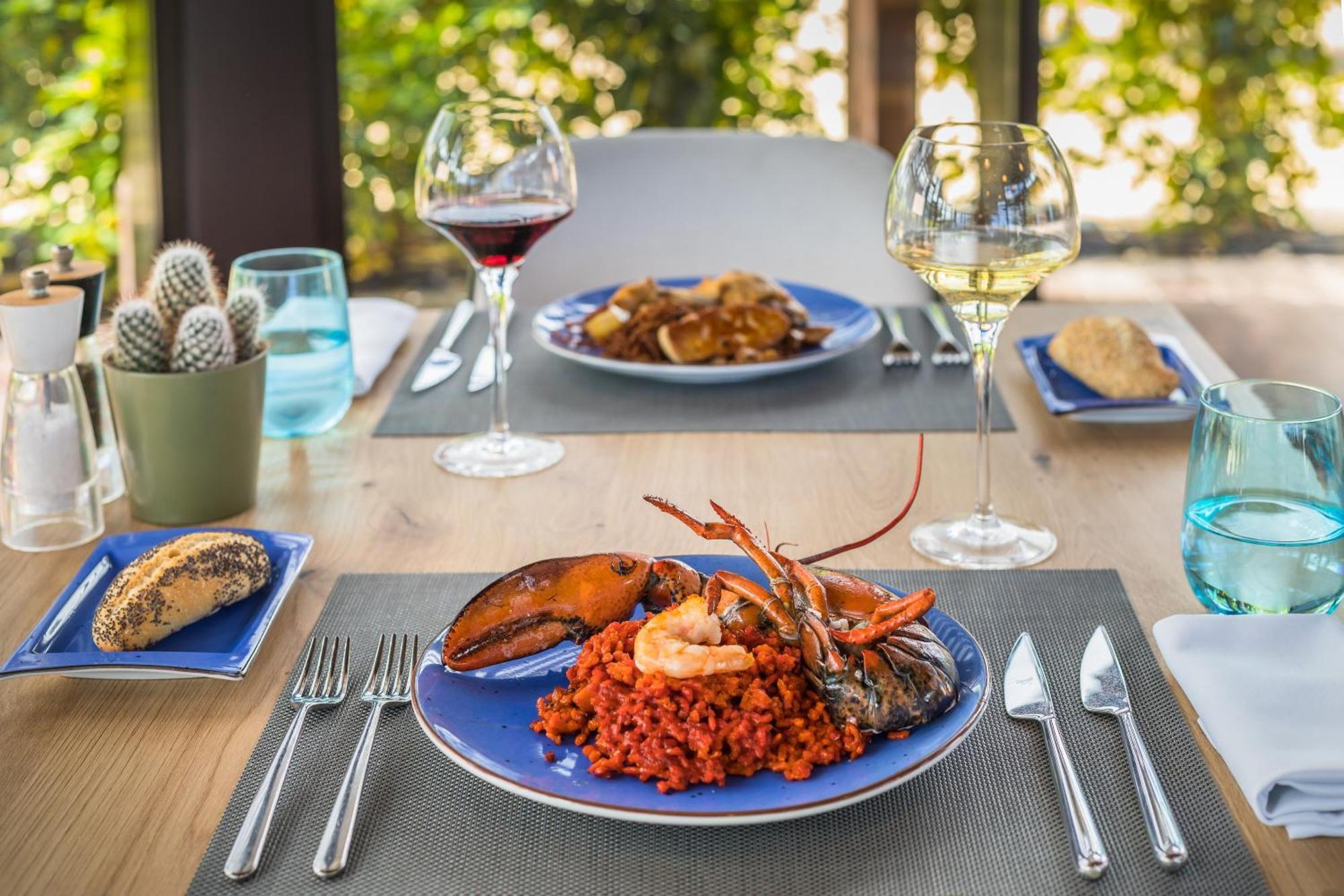 Barcelo Tenerife Golf Del Sur Exterior photo A lobster paella
